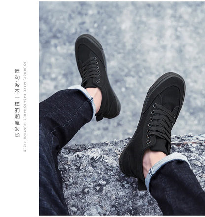 Högskurna canvas-sneakers för män, slip-on, snörningsbara, avslappnade, helt svarta, enkla skateskor för studenter, med platt sula, bekväma sportskor