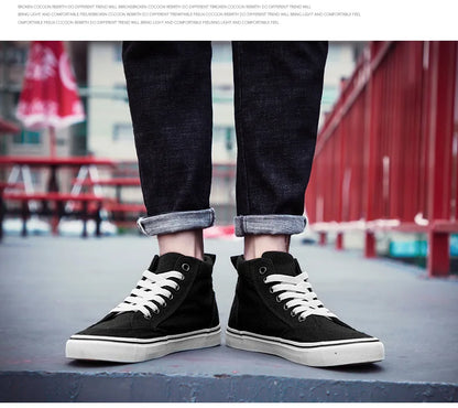 Högskurna canvas-sneakers för män, slip-on, snörningsbara, avslappnade, helt svarta, enkla skateskor för studenter, med platt sula, bekväma sportskor
