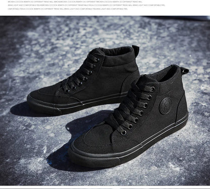 Högskurna canvas-sneakers för män, slip-on, snörningsbara, avslappnade, helt svarta, enkla skateskor för studenter, med platt sula, bekväma sportskor