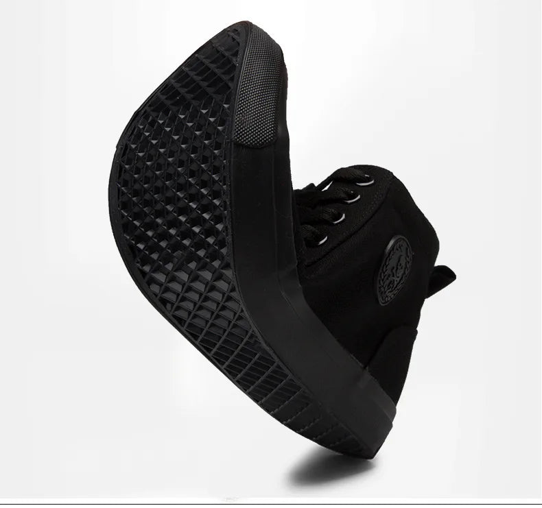Högskurna canvas-sneakers för män, slip-on, snörningsbara, avslappnade, helt svarta, enkla skateskor för studenter, med platt sula, bekväma sportskor