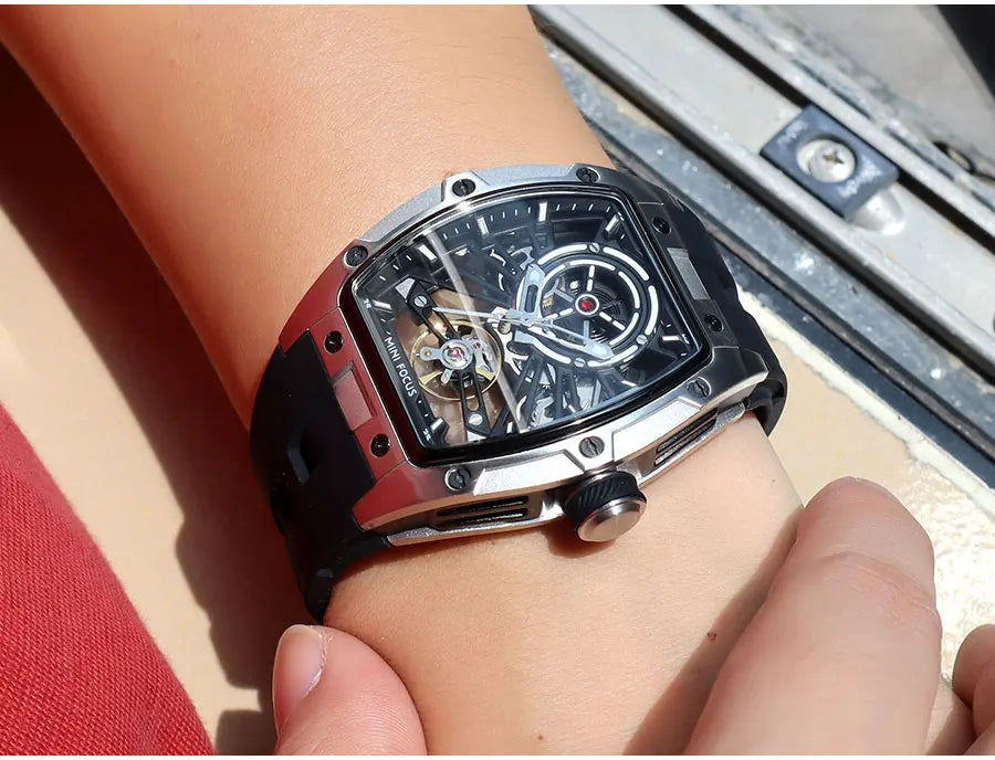 MINI FOCUS herrarmbandsur i moderiktig svart design, vattentät automatisk mekanisk klocka med självlysande visare, silikonarmband och tonneau-urtavla