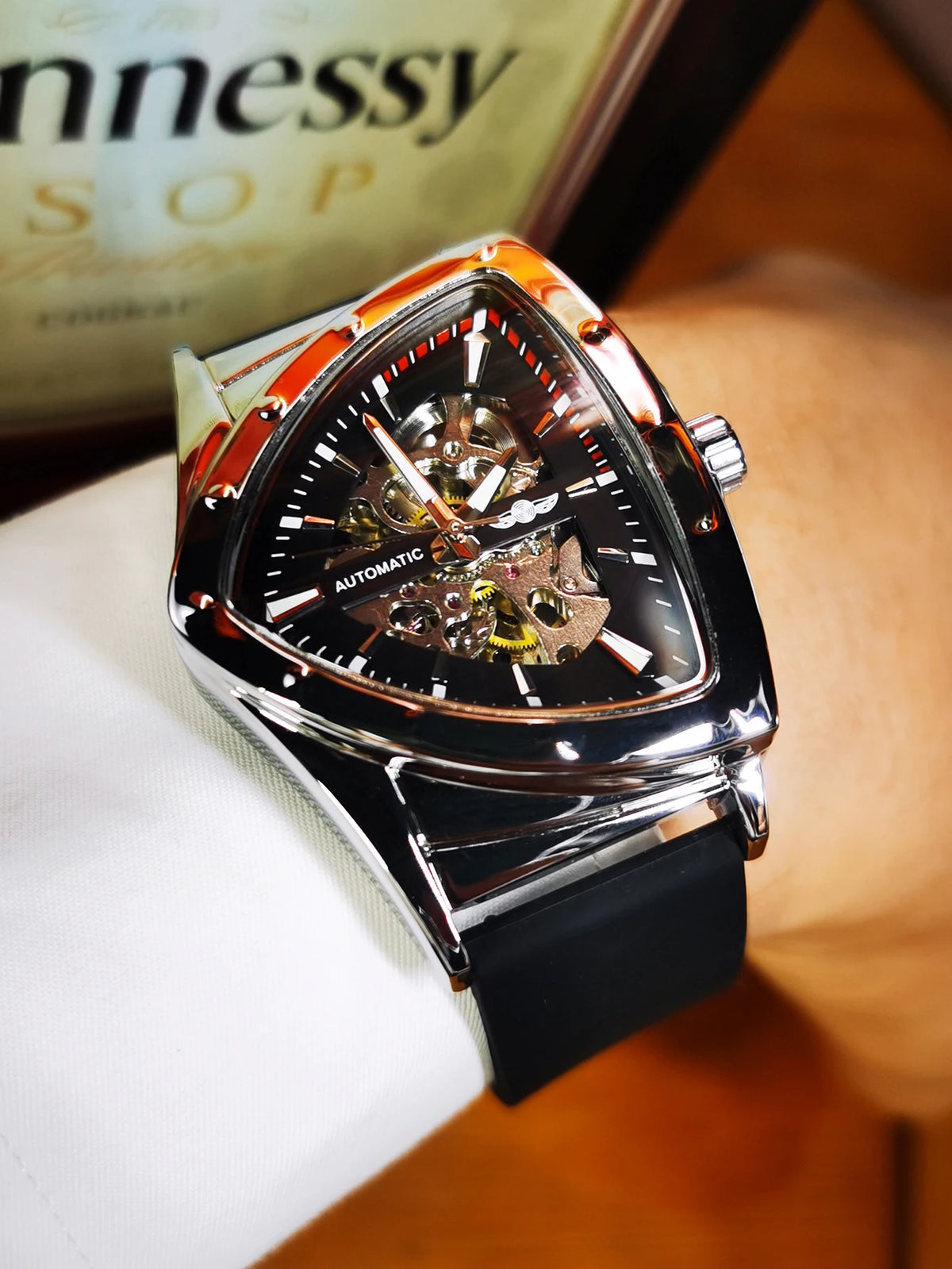 WINNER automatisk herreur, trekantet skeletdesign, selvlysende visere, gummiarmbånd, militærstil, luksuriøst mekanisk ur