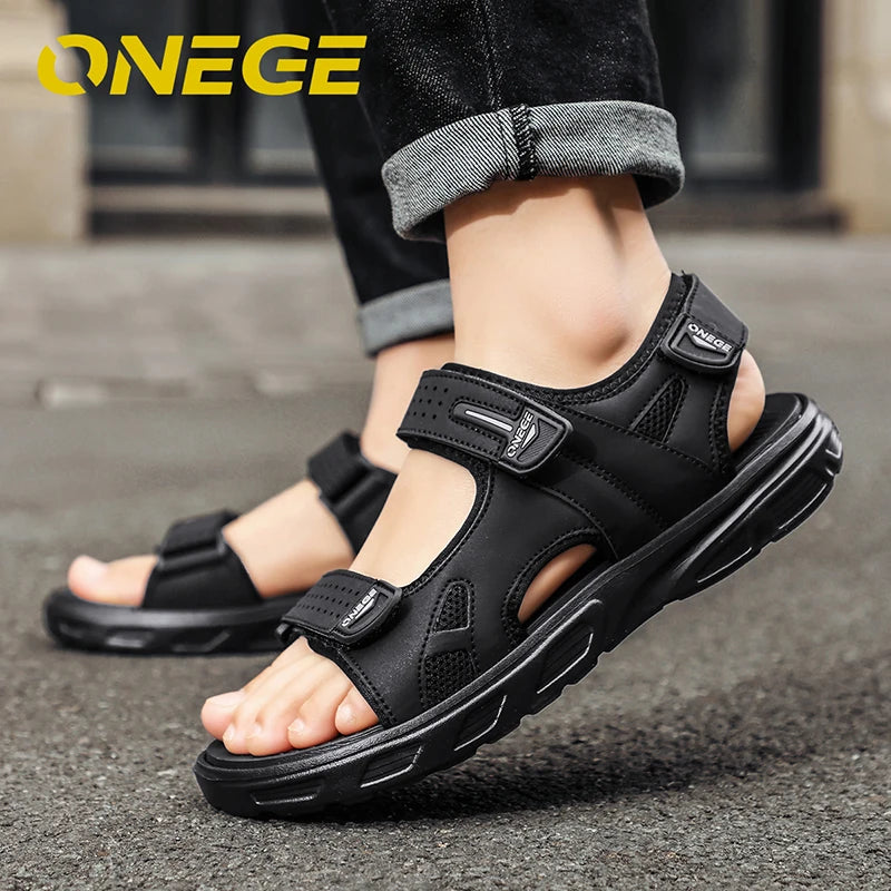 Une paire de sandales de sport simples, légères et neuves, style été, chaussures de conduite antidérapantes pour hommes, chaussures de plage, résistantes à l'usure, grande taille, chaussures à velcro