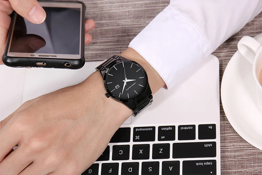 Montre pour homme Hannah Martin, boîtier en acier inoxydable, mouvement à quartz, cadran de 41 mm, style professionnel, avec affichage du calendrier (imitation)