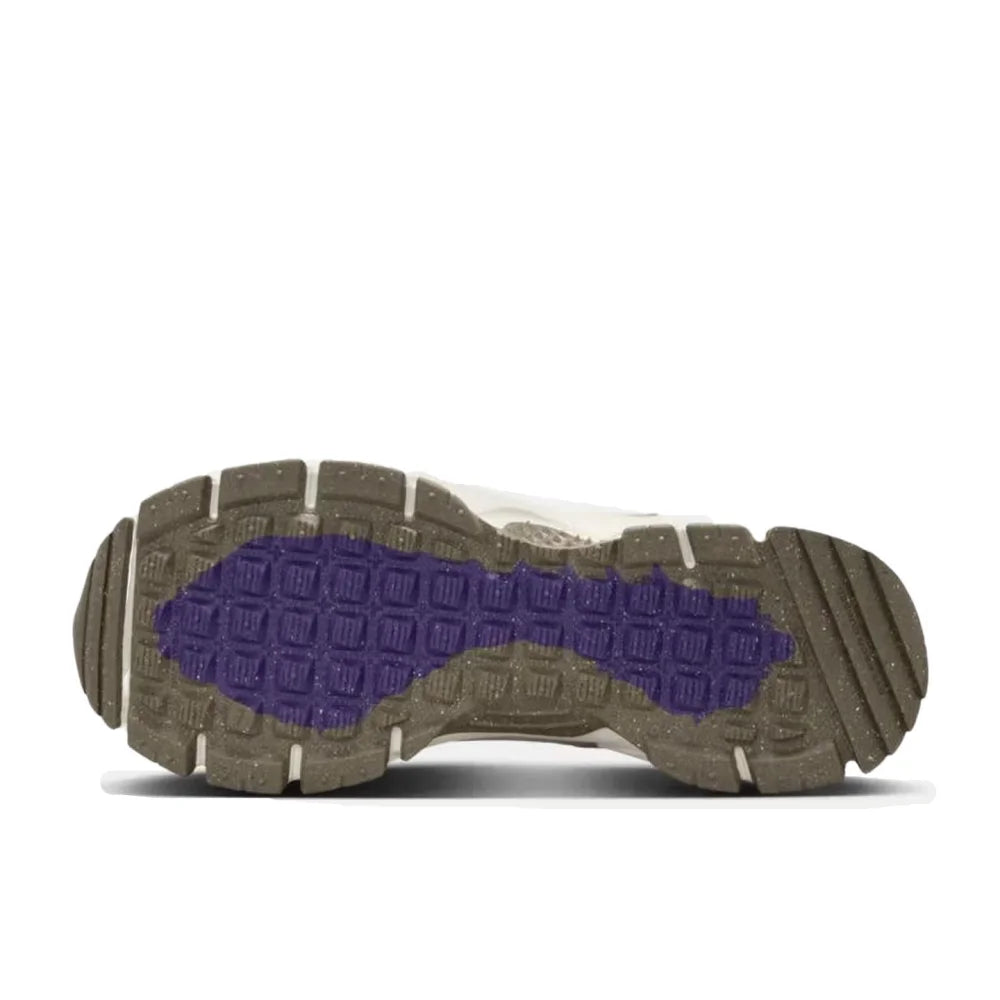 Nike Vomero 5 Roam : chaussures de course basses, confortables, antidérapantes et résistantes, pour l'entraînement, la ville et les trajets quotidiens HQ2181-006