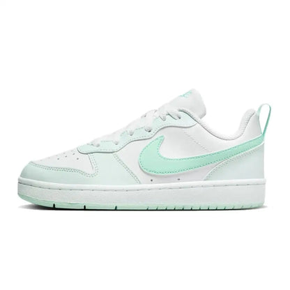 Nike COURT stijlvolle, veelzijdige en comfortabele damessneakers: casual, antislip, duurzaam in wit en mintgroen FZ3539-100