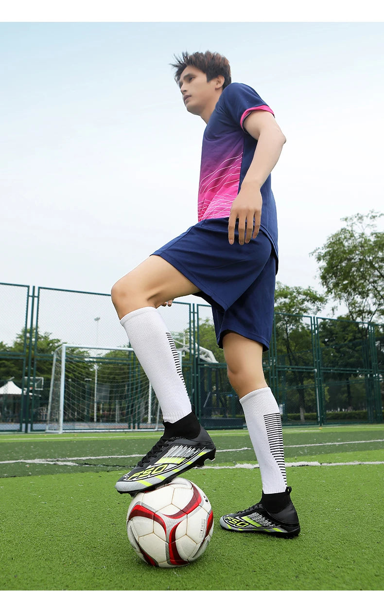 New Men Football Boots Non-Slip Boys Grass Cleats High-quality Match Soccer Shoes Hot-selling Sneakers Outdoor High-top Light
