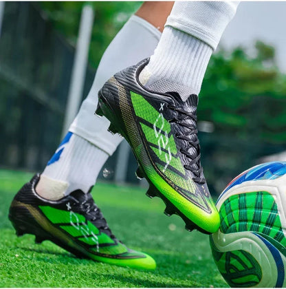 Nouvelles chaussures de football pour hommes, chaussures de soccer pour terrain en herbe, chaussures d'entraînement, chaussures de sport ultralégères, chaussures de match professionnelles, baskets antidérapantes unisexes.