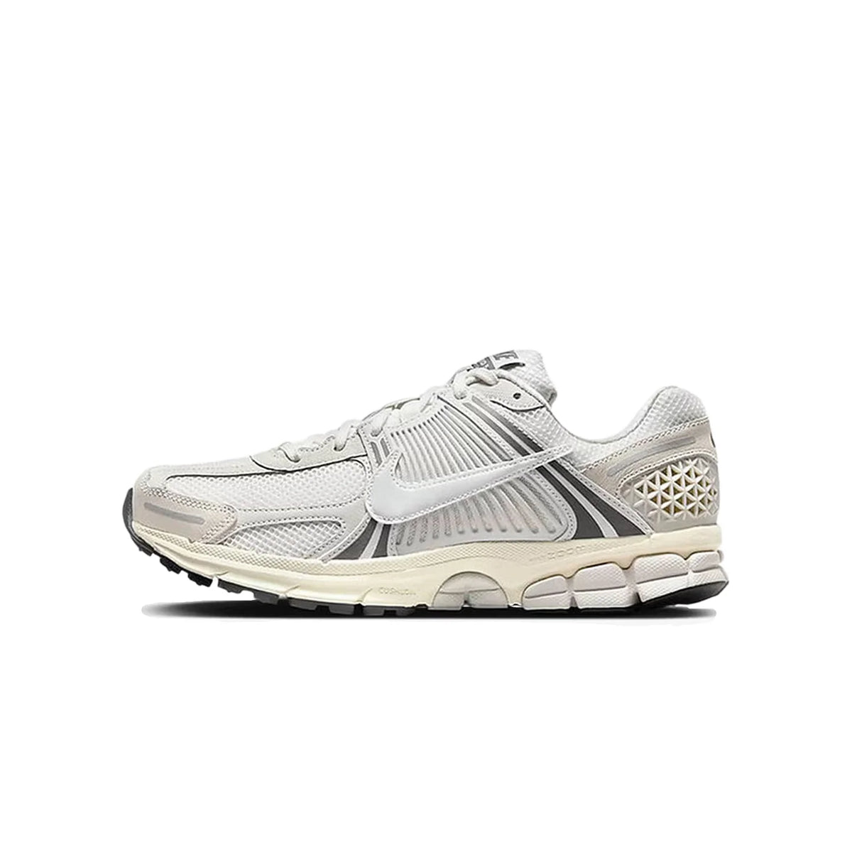 Nike Zoom Vomero 5 Comfort Classic: scarpe da corsa unisex basse, traspiranti, con supporto, casual, da allenamento, urbane e per gli spostamenti quotidiani HJ7247-099