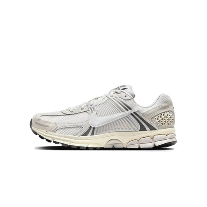 Nike Zoom Vomero 5 Comfort Classic: scarpe da corsa unisex basse, traspiranti, con supporto, casual, da allenamento, urbane e per gli spostamenti quotidiani HJ7247-099