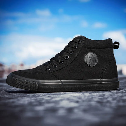Högskurna canvas-sneakers för män, slip-on, snörningsbara, avslappnade, helt svarta, enkla skateskor för studenter, med platt sula, bekväma sportskor