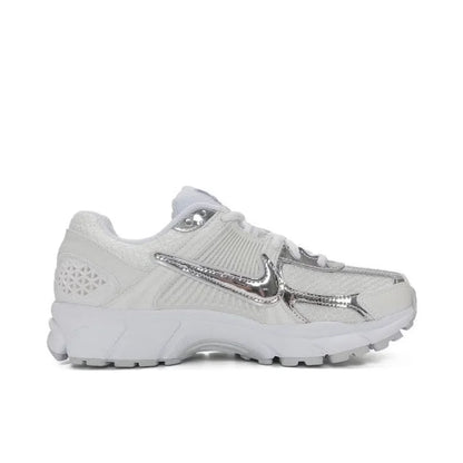 Nike W Nike Zoom Vomero 5: scarpe da corsa casual classiche, antiscivolo e con ammortizzazione resistente, eleganti e versatili HF7723-100
