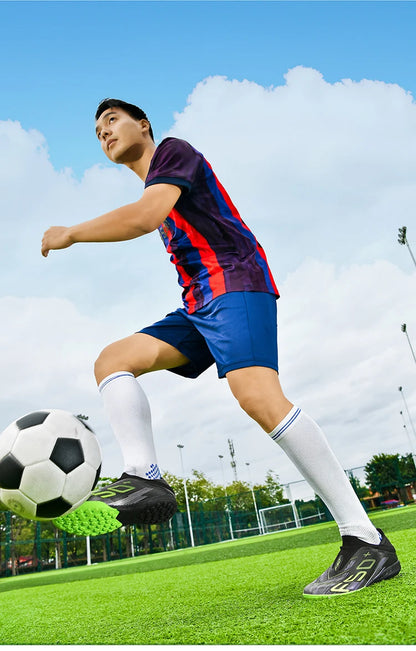 Nouvelles chaussures de football pour hommes, crampons pour terrain gazonné, chaussures de futsal confortables, chaussures de football pour terrain synthétique, chaussures de sport ultralégères, antidérapantes, pour adul