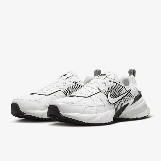 Nike V2K RUN authentique pour femme : chaussures « dad shoes » rétro, légères et résistantes, à tige basse HF5342-100