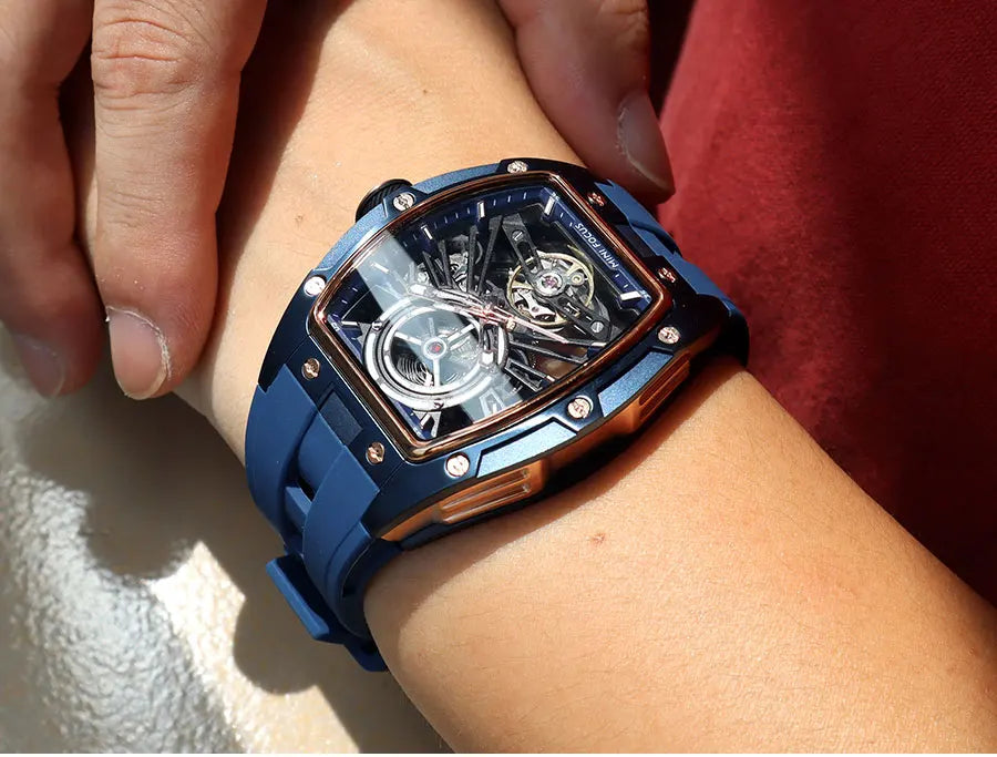 MINI FOCUS herrarmbandsur i moderiktig svart design, vattentät automatisk mekanisk klocka med självlysande visare, silikonarmband och tonneau-urtavla