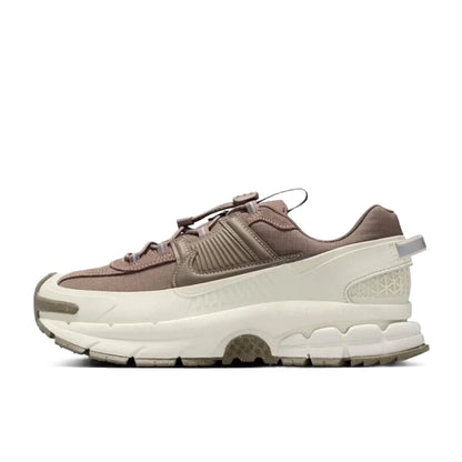 Nike Vomero 5 Roam : chaussures de course basses, confortables, antidérapantes et résistantes, pour l'entraînement, la ville et les trajets quotidiens HQ2181-006