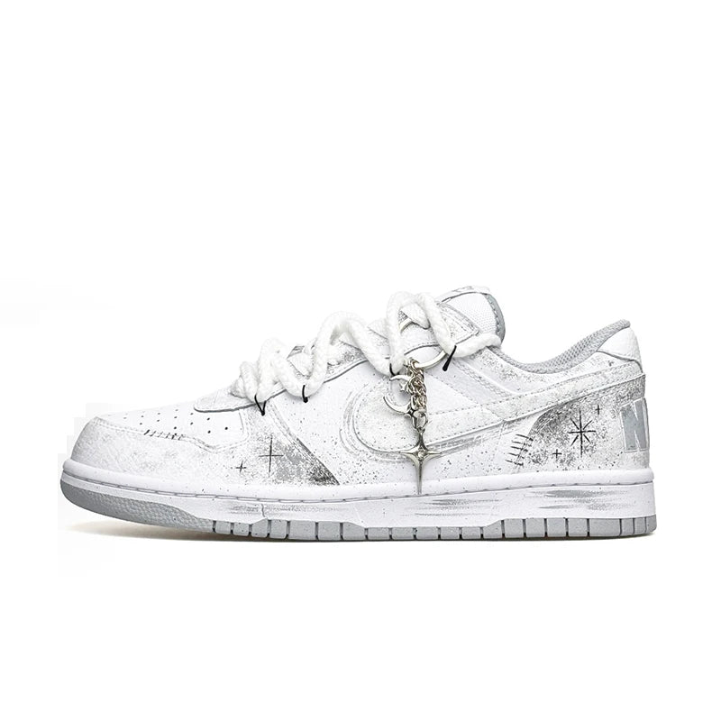Персонализирани маратонки Nike Dunk Low „Wao“ – специална версия в подаръчна торбичка, High Street, деконструирани, ръчно рисувани, с ориенталски градиент, за мъже