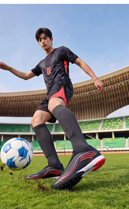 Nouvelles chaussures de football pour hommes, mi-hautes, de haute qualité, crampons pour terrain en gazon, baskets antidérapantes pour intérieur, très vendues, pour matchs en extérieur