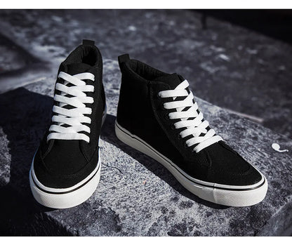 Högskurna canvas-sneakers för män, slip-on, snörningsbara, avslappnade, helt svarta, enkla skateskor för studenter, med platt sula, bekväma sportskor