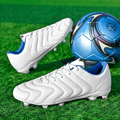 Chaussures de football AG/FG spécifiques à l'entraînement, tige en PU respirante, semelle en TPU résistante à l'abrasion, motif de crampons optimisé pour une agilité accrue
