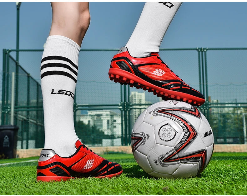 Chaussures de Football pour hommes, bottes de Football sur gazon, clous de sol fermes, baskets antidérapantes pour garçons, baskets originales d'entraînement sur le terrain en plein air