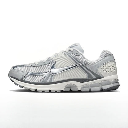 Nike Zoom Vomero 5 Comfort Classic: scarpe da corsa unisex basse, traspiranti, con supporto, casual, da allenamento, urbane e per gli spostamenti quotidiani HJ7247-099