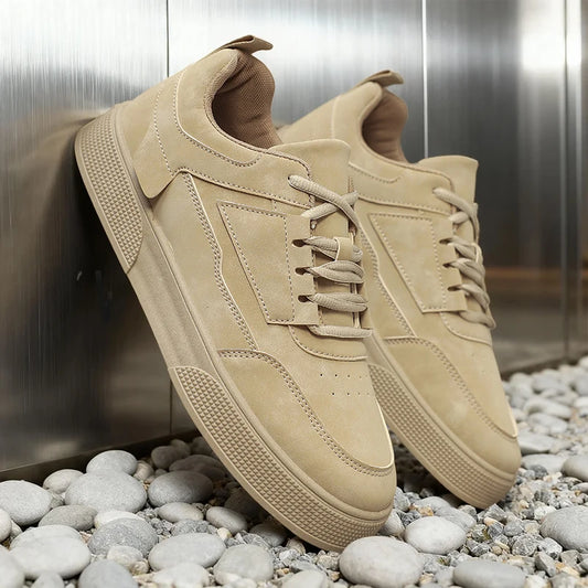 Casual-sneakers i mocka för män – snygga låga snörskor för vardagsbruk och streetfashion