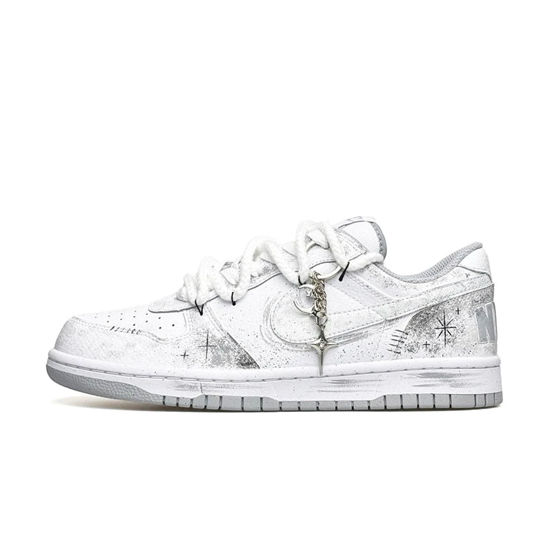 Персонализирани маратонки Nike Dunk Low „Wao“ – специална версия в подаръчна торбичка, High Street, деконструирани, ръчно рисувани, с ориенталски градиент, за мъже