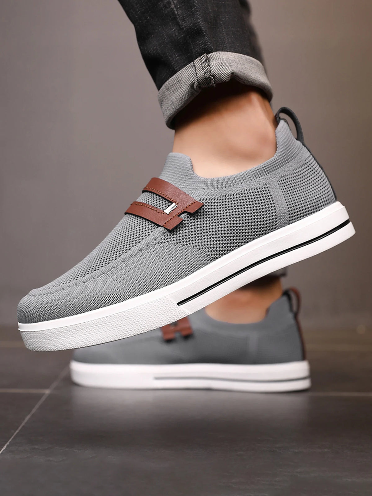 New Men Sports Shoes Mesh Breathable Casual Shoes Outdoor EVA Soft-Soled Walking Shoes Lightweight Comfortable Men Sports Shoes