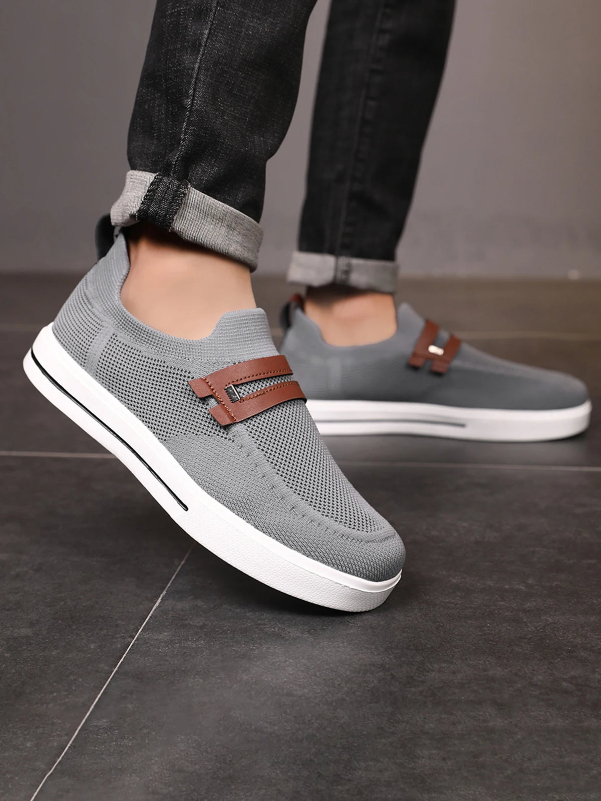 New Men Sports Shoes Mesh Breathable Casual Shoes Outdoor EVA Soft-Soled Walking Shoes Lightweight Comfortable Men Sports Shoes
