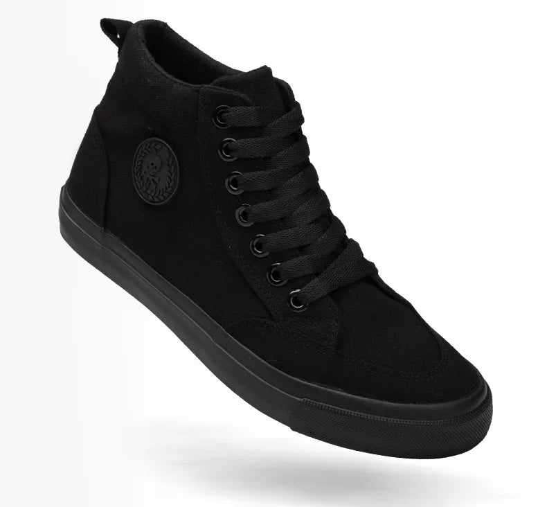 Högskurna canvas-sneakers för män, slip-on, snörningsbara, avslappnade, helt svarta, enkla skateskor för studenter, med platt sula, bekväma sportskor