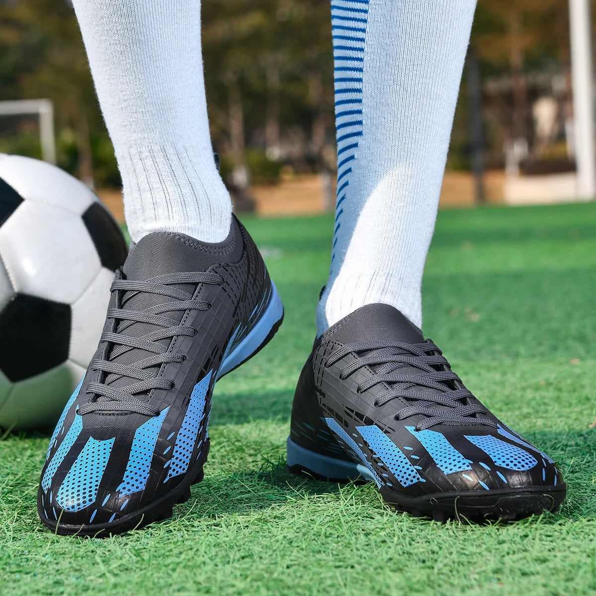 Nouveaux hommes chaussures de Football Futsal bottes de Football en salle Sport Match formation enfants TF crampons herbe cheville vente chaude haute qualité lumière