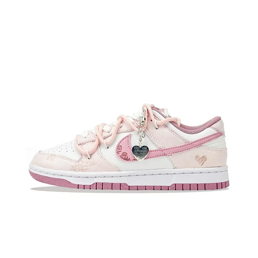 Персонализирани маратонки Nike Dunk „Honeyed Rose“ – нови дамски скейт обувки с ниска горна част в китайски стил, ръчно рисувани със сърца