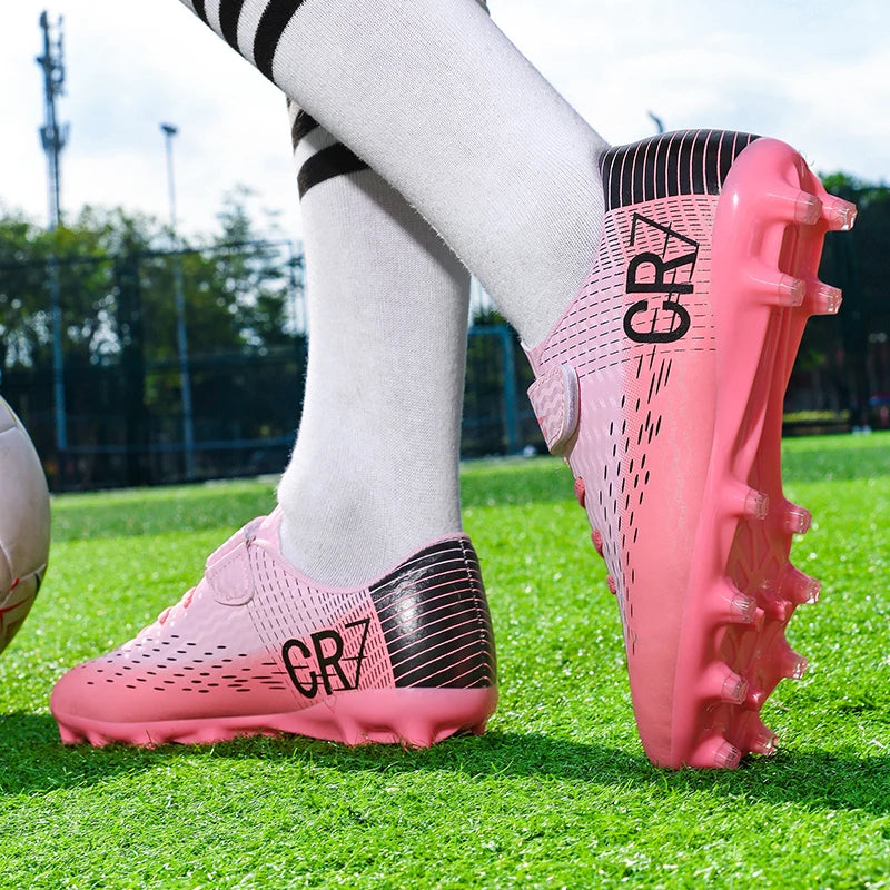 Nouvelles chaussures de football montantes à crampons longs pour adolescents et étudiants, adaptées aux garçons et aux filles, élégantes, durables et tendance