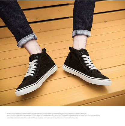 Högskurna canvas-sneakers för män, slip-on, snörningsbara, avslappnade, helt svarta, enkla skateskor för studenter, med platt sula, bekväma sportskor
