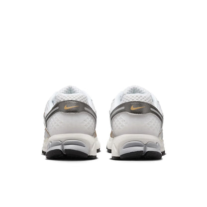Nike Zoom Vomero 5 Comfort Classic: scarpe da corsa unisex basse, traspiranti, con supporto, casual, da allenamento, urbane e per gli spostamenti quotidiani HJ7247-099