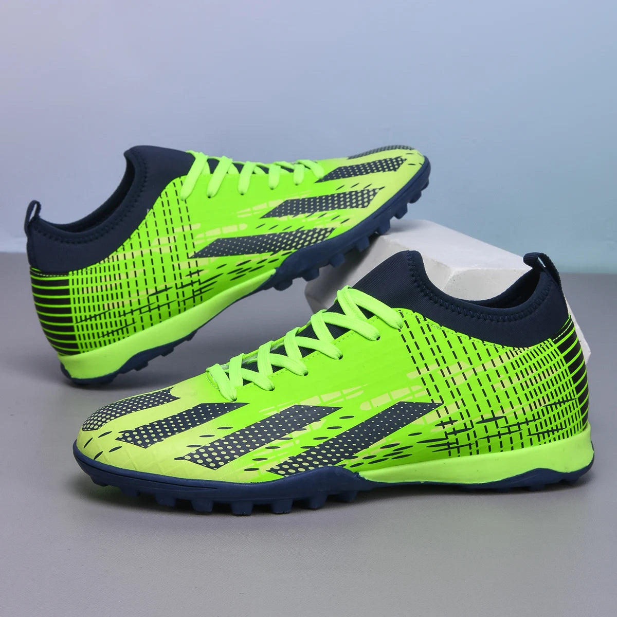 Nouveaux hommes chaussures de Football Futsal bottes de Football en salle Sport Match formation enfants TF crampons herbe cheville vente chaude haute qualité lumière