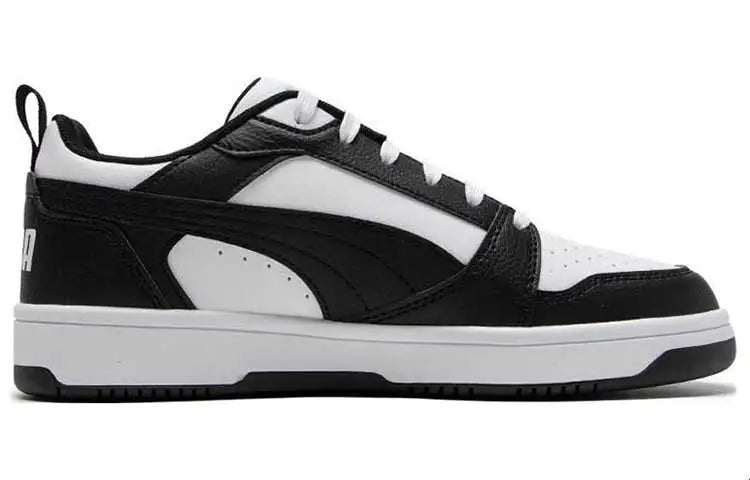Baskets Puma Rebound V6 Low, modèle noir et blanc, 392328-01.