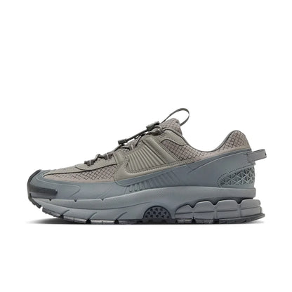 Nike Vomero 5 Roam : chaussures de course basses, confortables, antidérapantes et résistantes, pour l'entraînement, la ville et les trajets quotidiens HQ2181-006