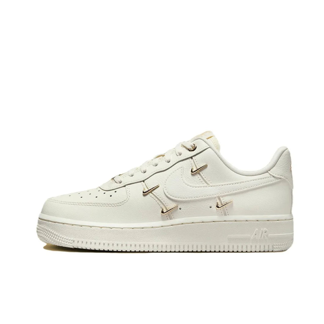 Baskets Nike Air Force 1'07 pour femme, style classique, en cuir résistant, confortables et rembourrées, chaussures décontractées pour tous les jours, HQ3905-500