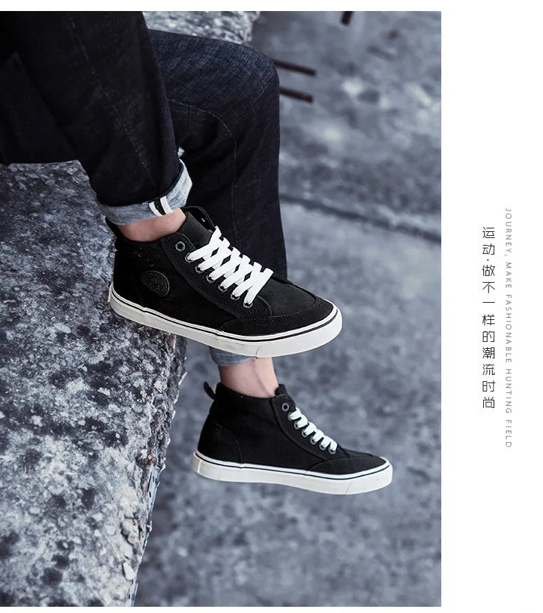 Högskurna canvas-sneakers för män, slip-on, snörningsbara, avslappnade, helt svarta, enkla skateskor för studenter, med platt sula, bekväma sportskor