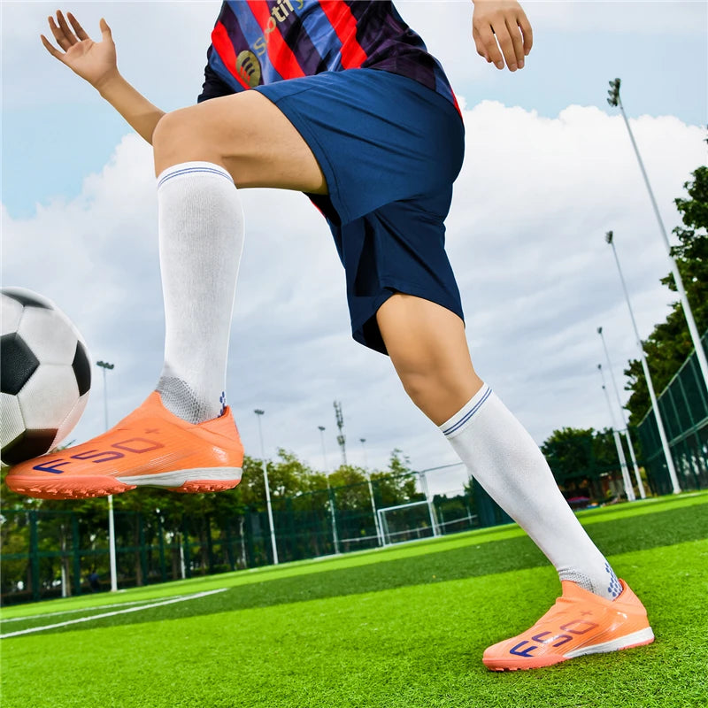 Nouvelles chaussures de football pour hommes, crampons pour terrain gazonné, chaussures de futsal confortables, chaussures de football pour terrain synthétique, chaussures de sport ultralégères, antidérapantes, pour adul