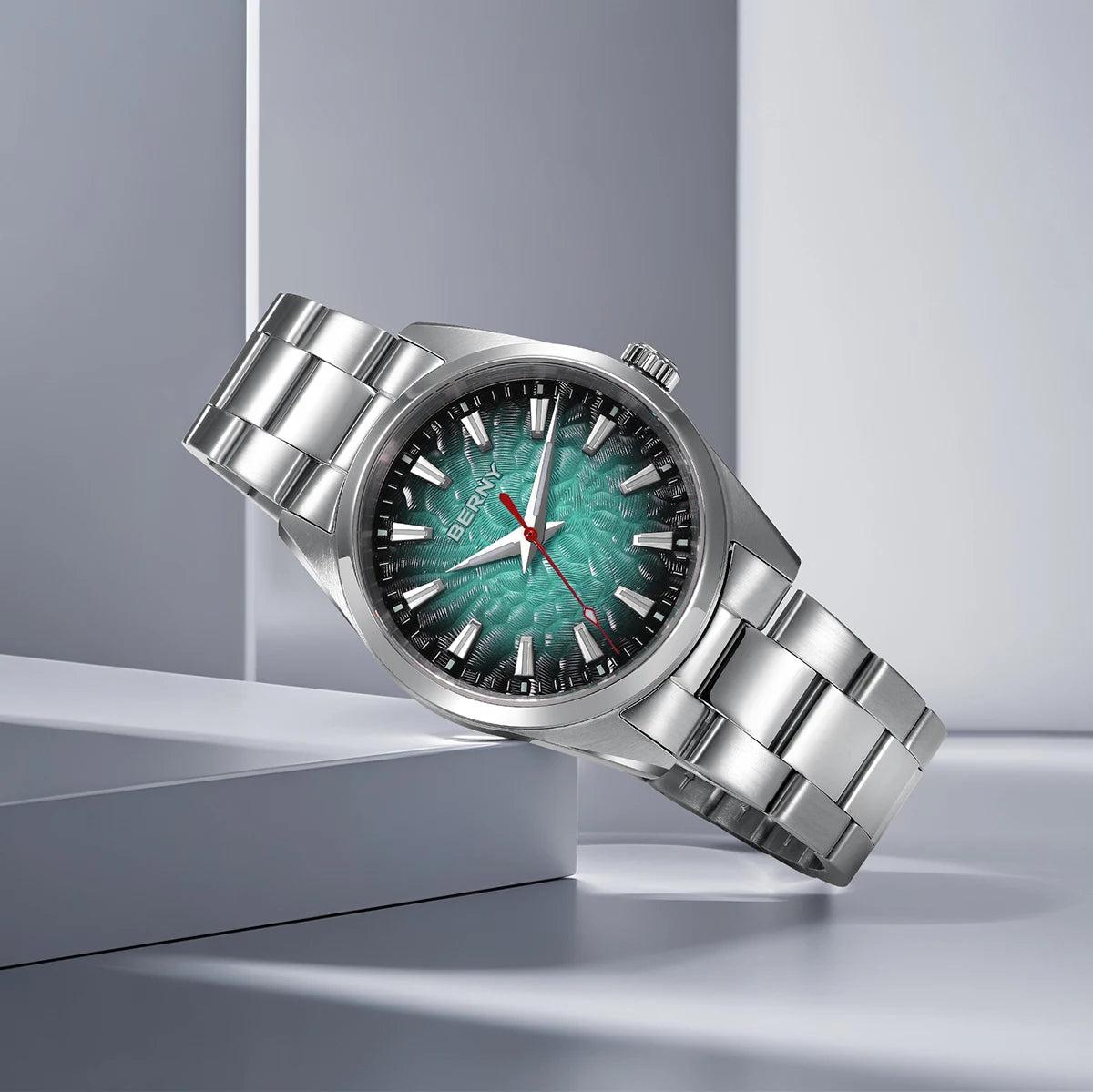 Muški sat BERNY – kvarcni sat, safirno staklo, luminescentne kazaljke, vodootporan do 10 ATM, u potpunosti izrađen od nehrđajućeg čelika – elegantan i ležeran stil, idealan za svakodnevno nošenje ili profesionalne prigode