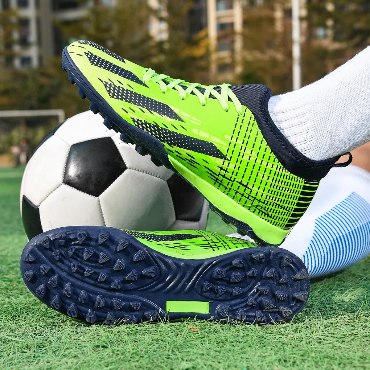 Nouveaux hommes chaussures de Football Futsal bottes de Football en salle Sport Match formation enfants TF crampons herbe cheville vente chaude haute qualité lumière